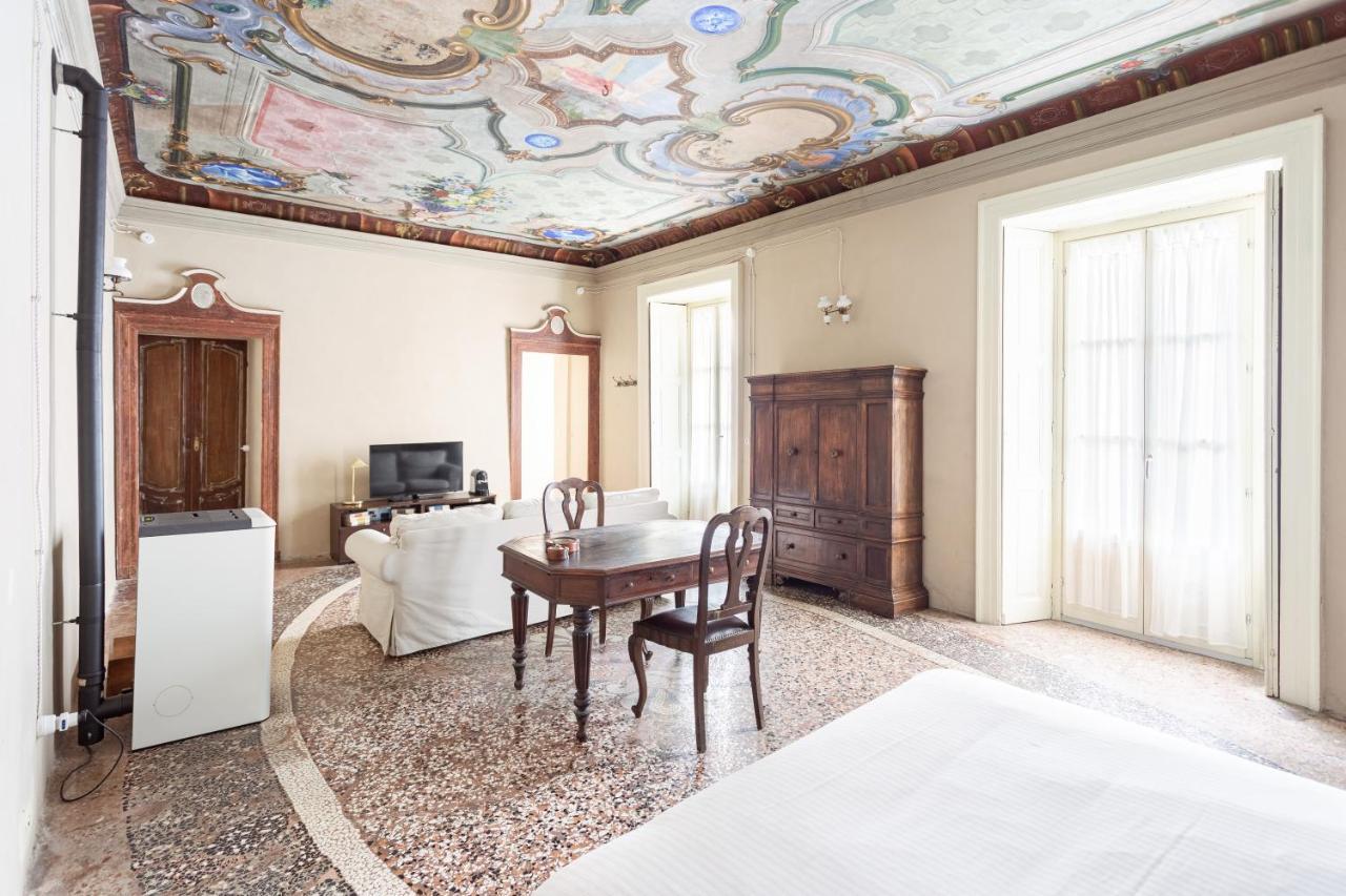 Apartamento Palazzo Mia By Icasamia It Castello Cabiaglio Exterior foto