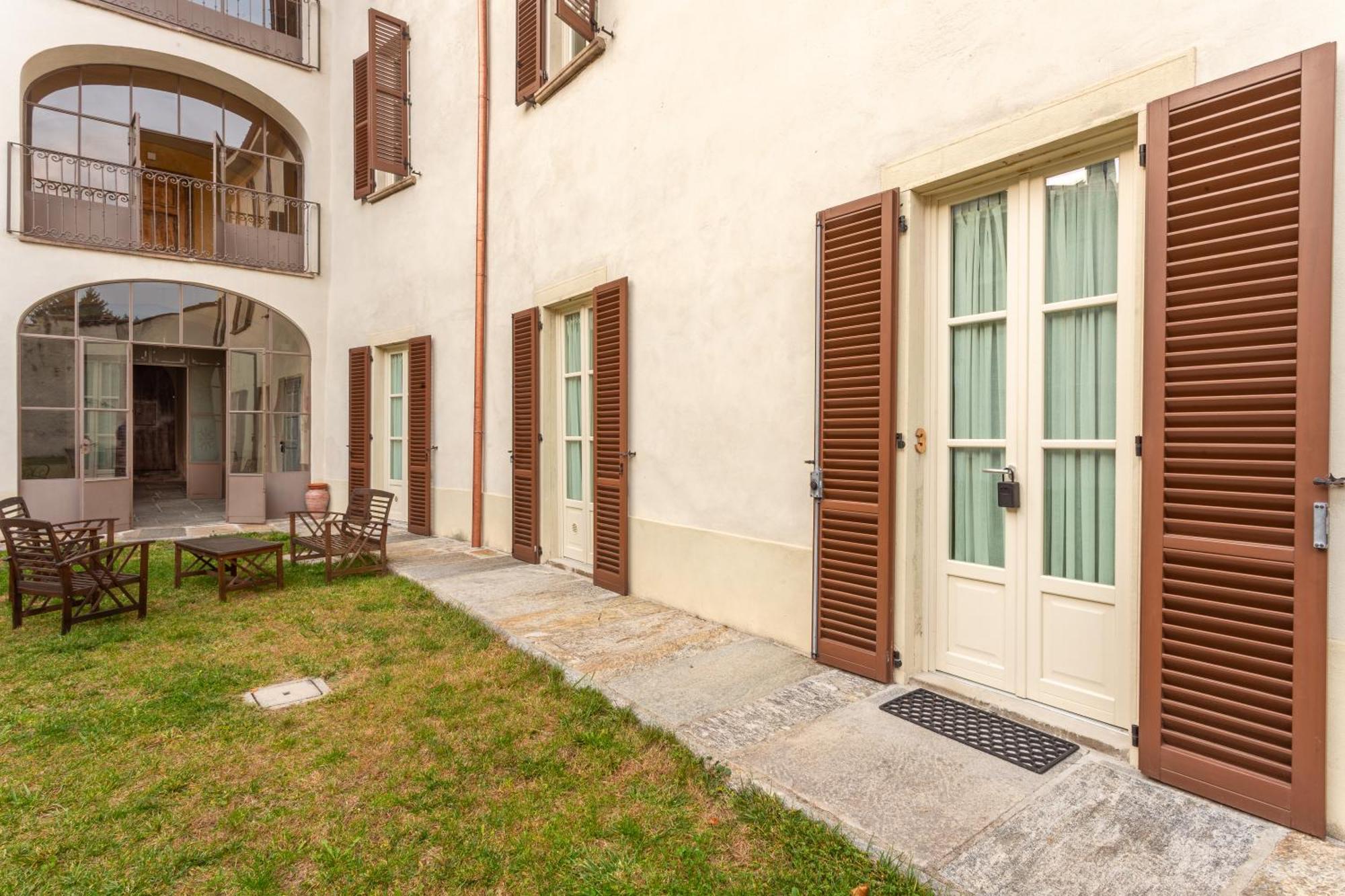 Apartamento Palazzo Mia By Icasamia It Castello Cabiaglio Exterior foto