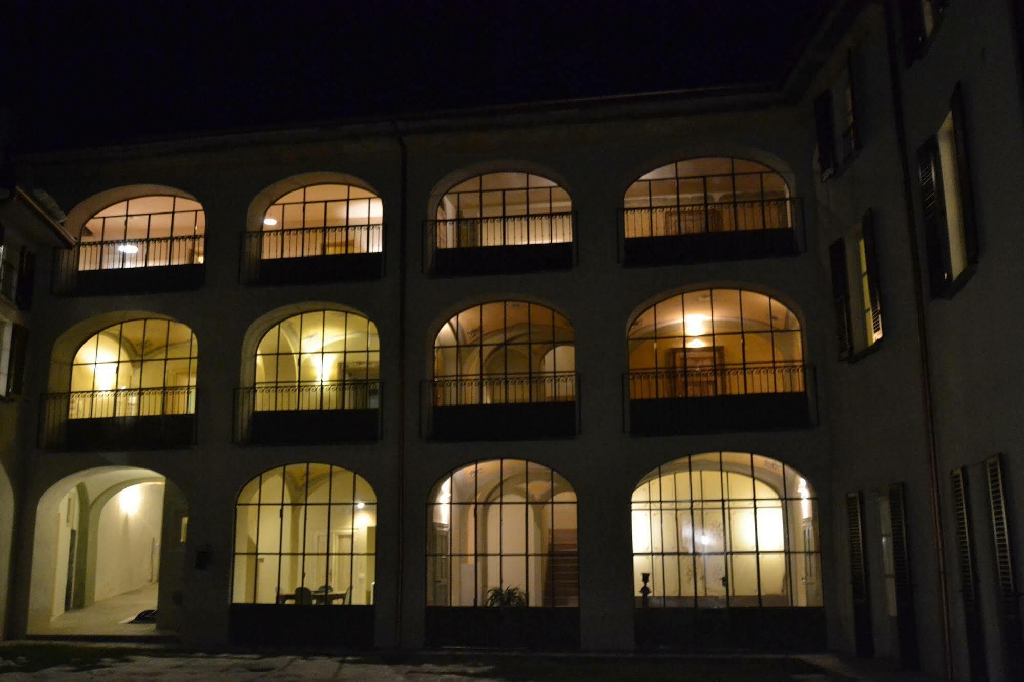 Palazzo Mia By Icasamia Apartamento Castello Cabiaglio Exterior foto